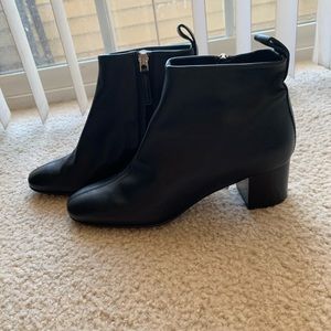 everlane 100% Italian leather boot.